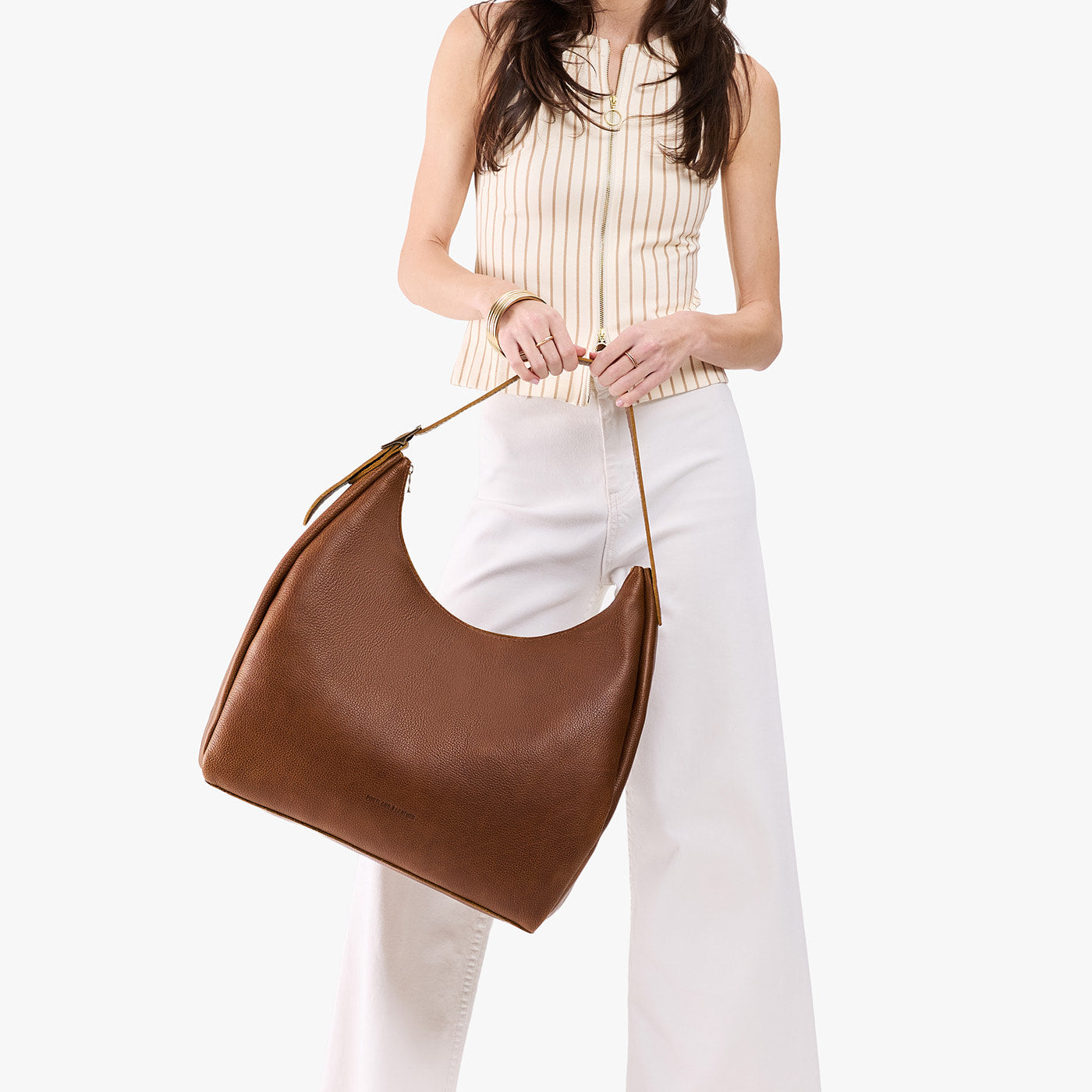 Asheville*Oversized | U-shaped, flat-bottomed leather shoulder bag with adjustable strap