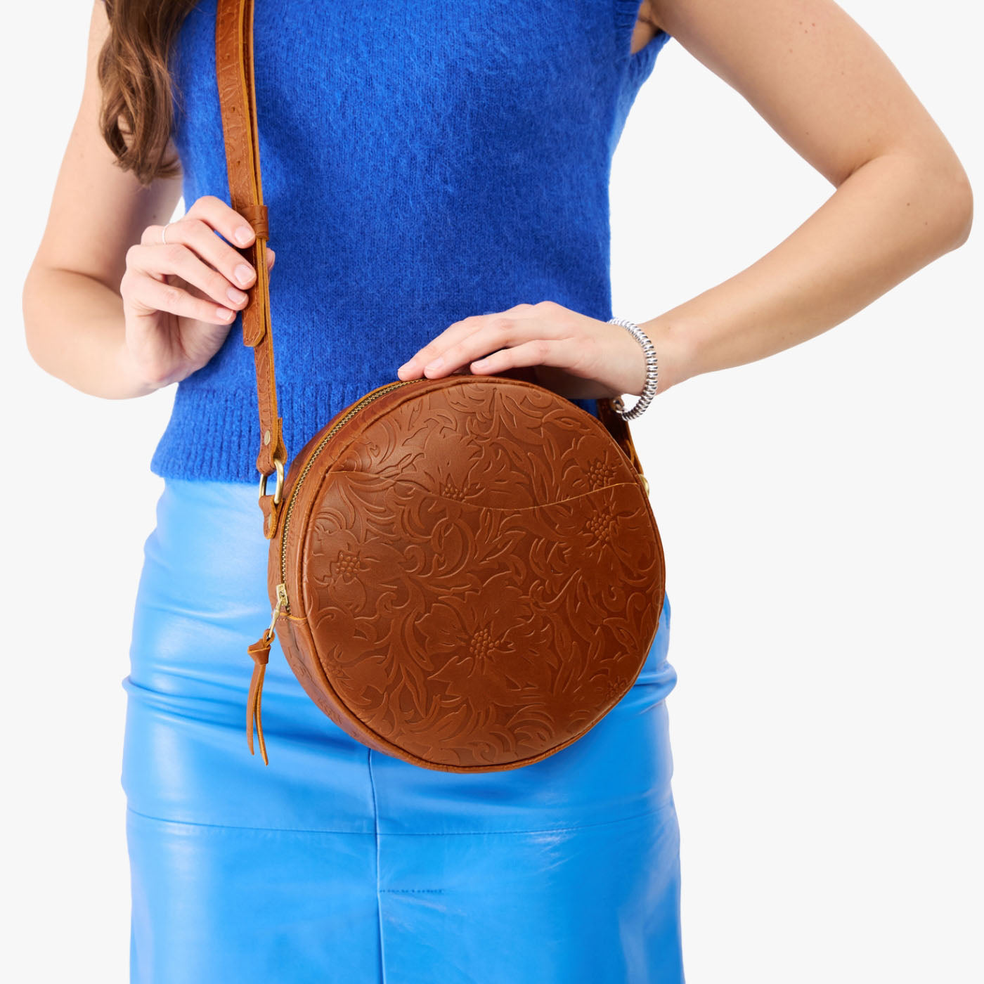 Meadow*Large | Circle shaped crossbody bag with top zipper