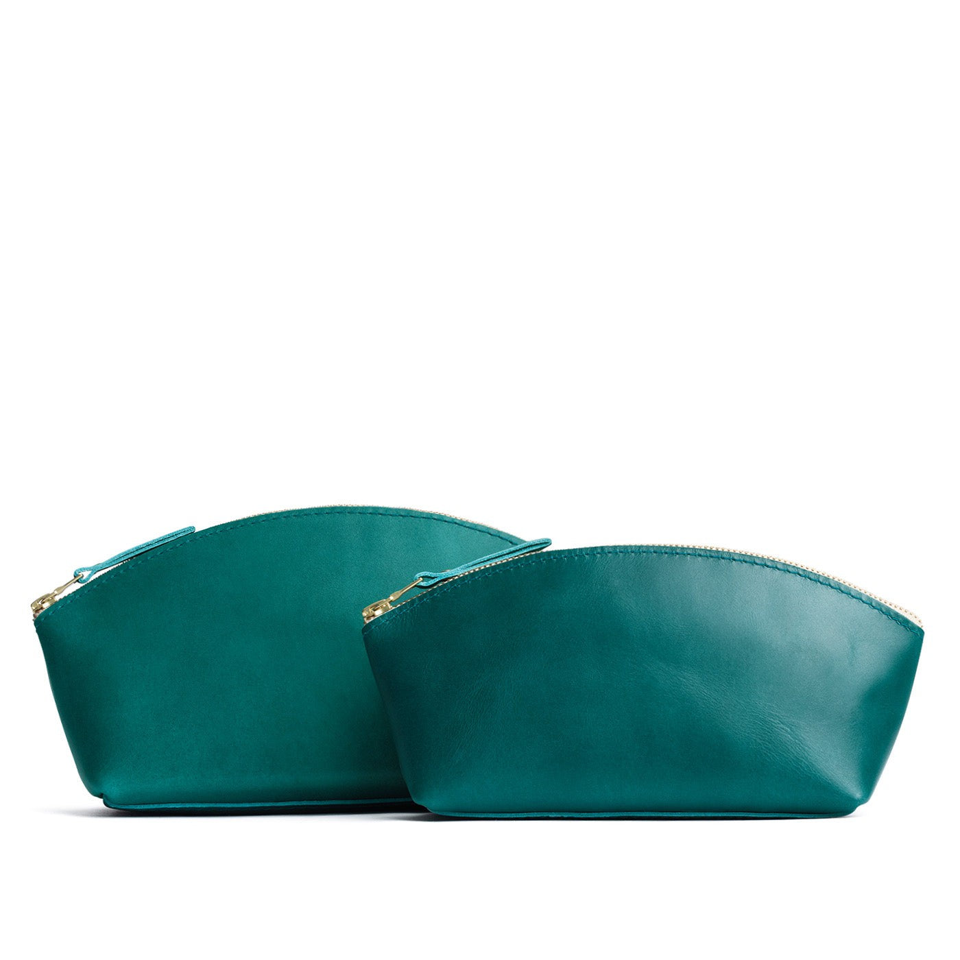 Caribbean | Size comparison shot of two spacious leather makeup bags with curved seams and top zipper