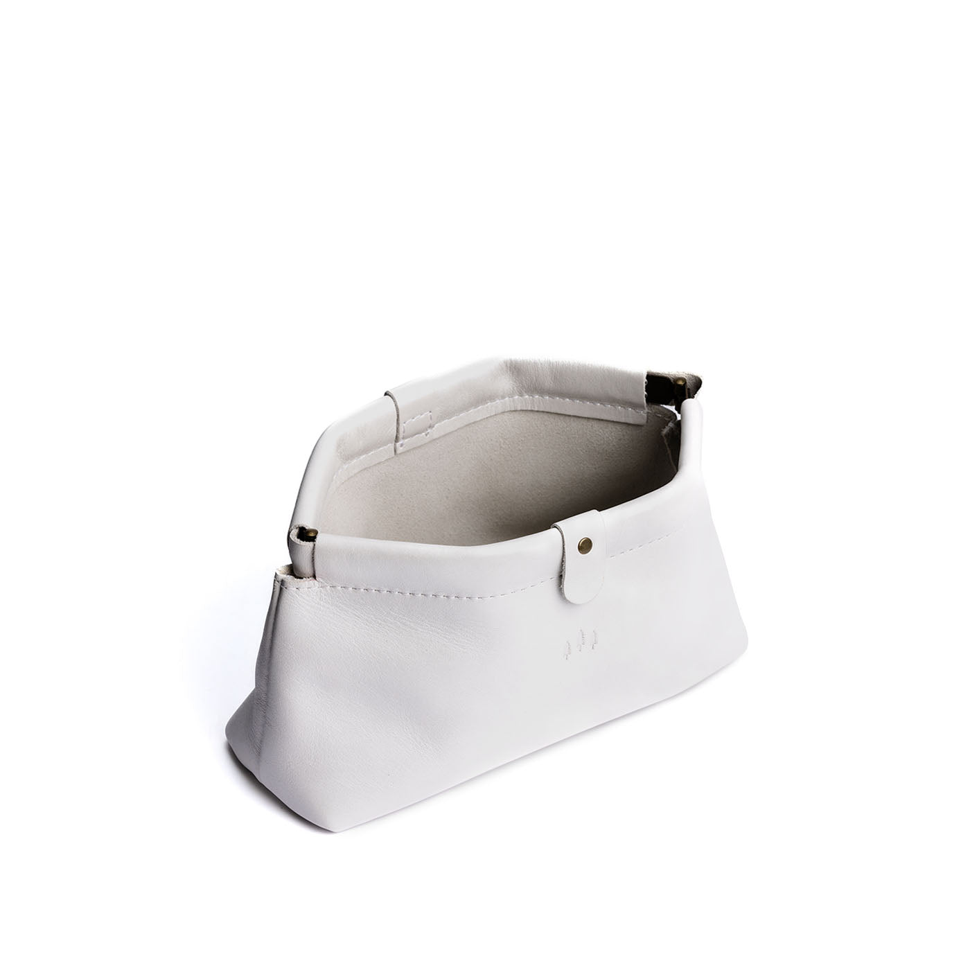 Pearl | Leather pouch with frame top closure and leather pull tab