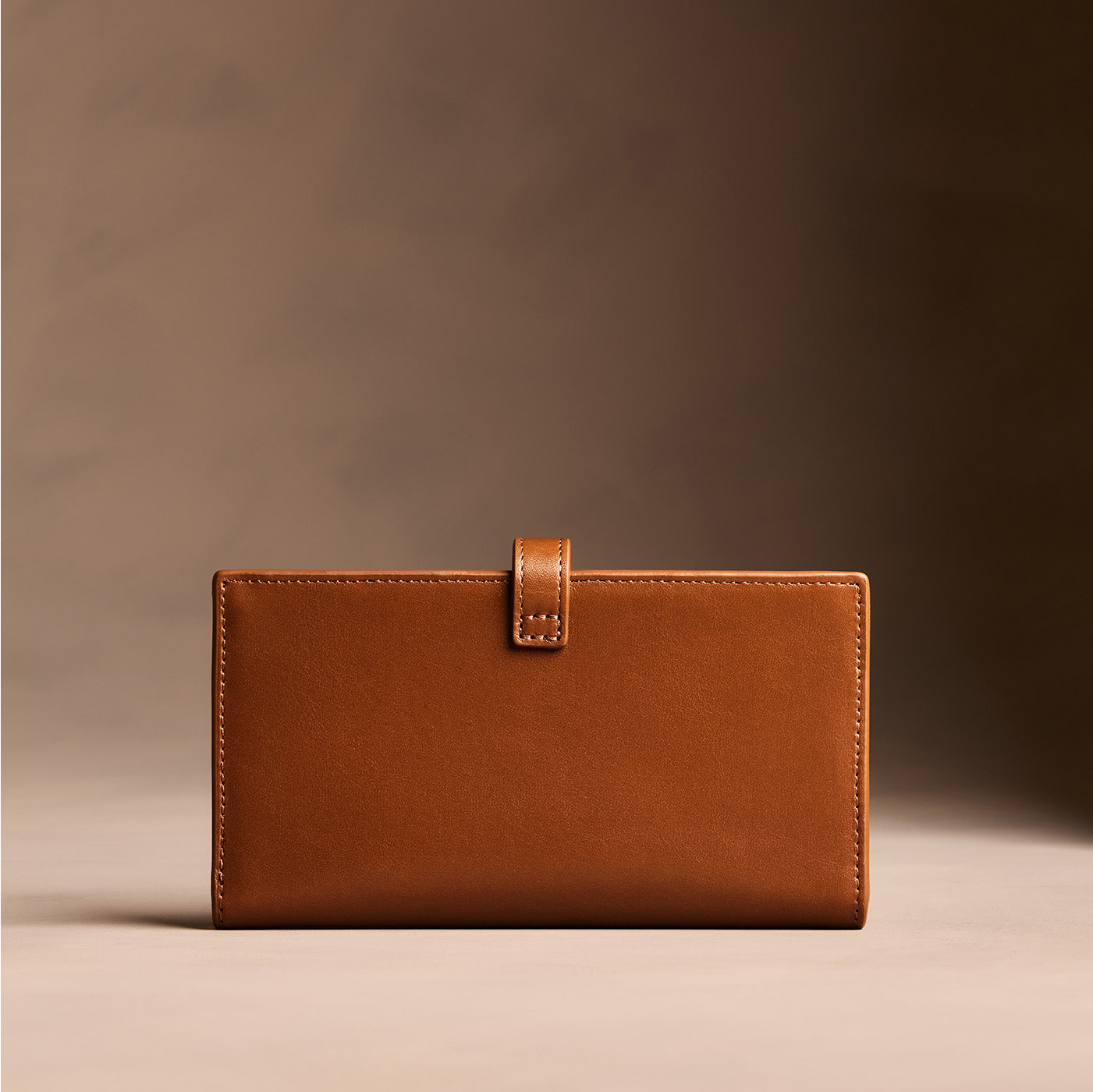 Vintage Tan*Large | Leather bifold wallet with a strap and bar closure