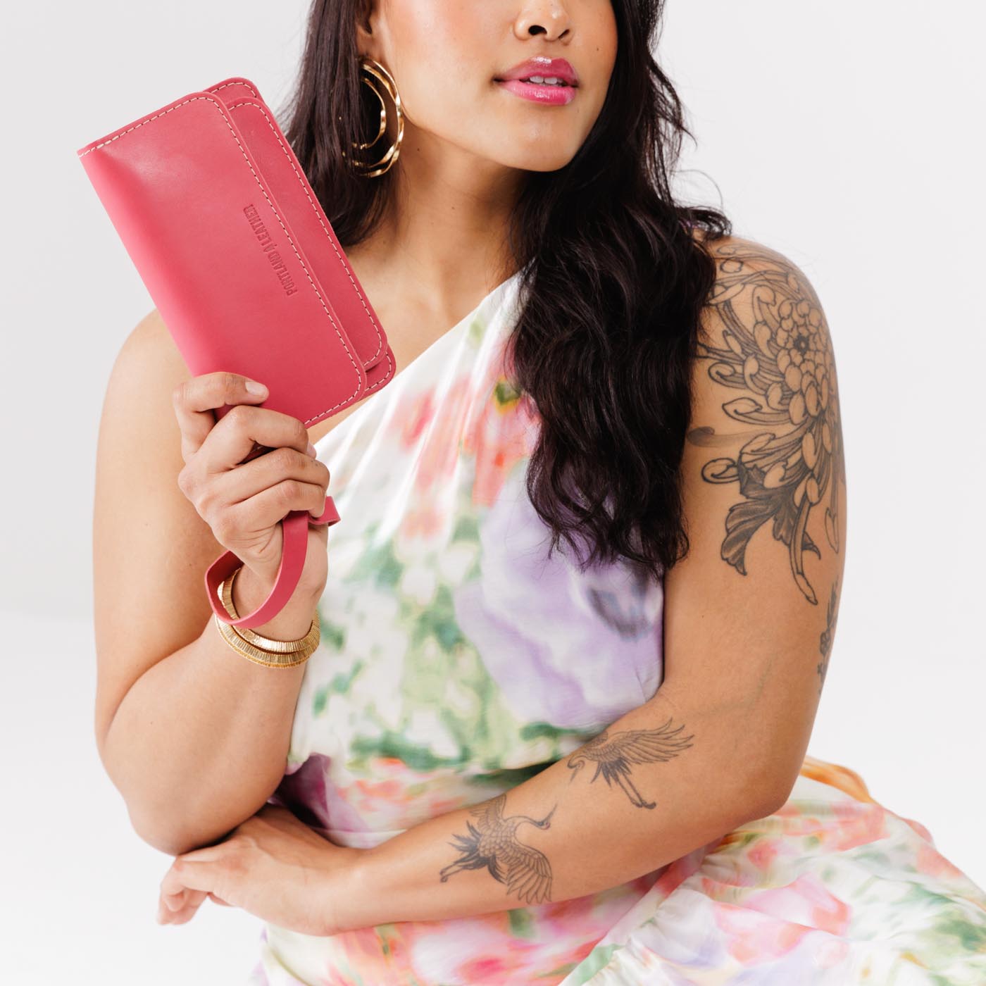 Tulip | Leather wallet clutch with wristlet and magnetic closure