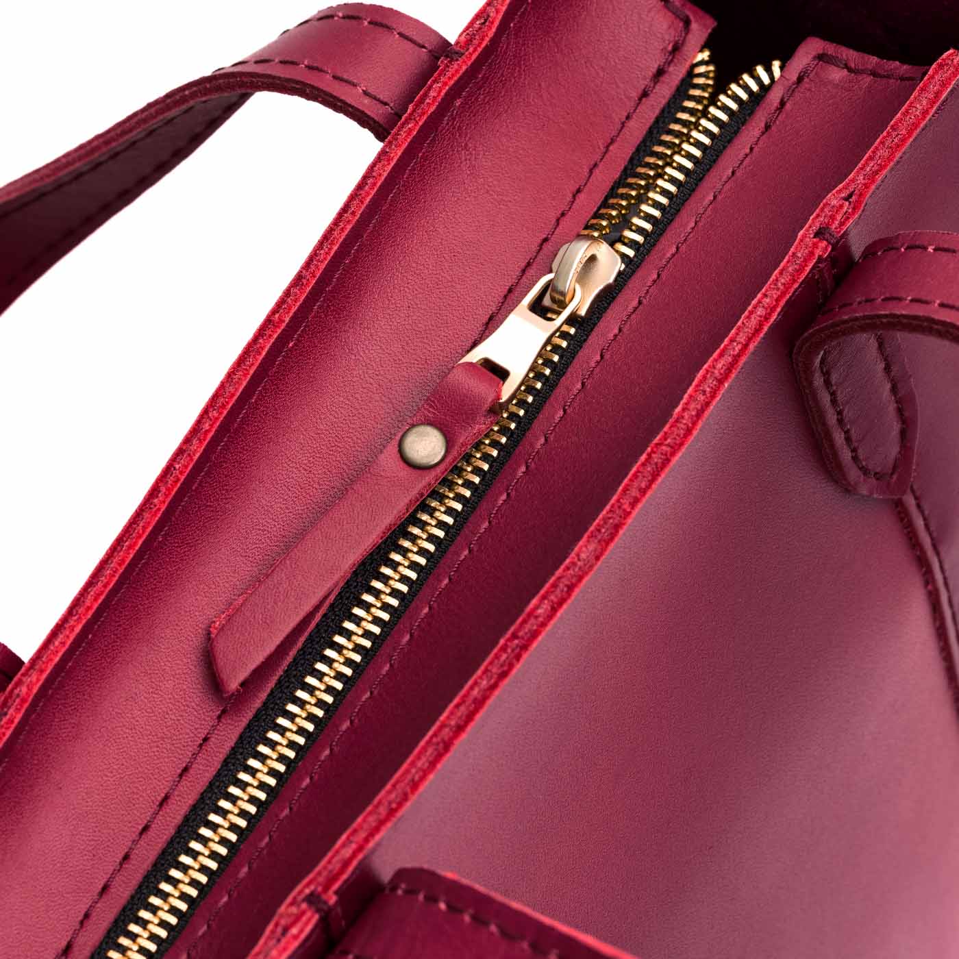 Berry Good*Zipper | Structured mid-size tote bag with overlapping panels and crossbody strap