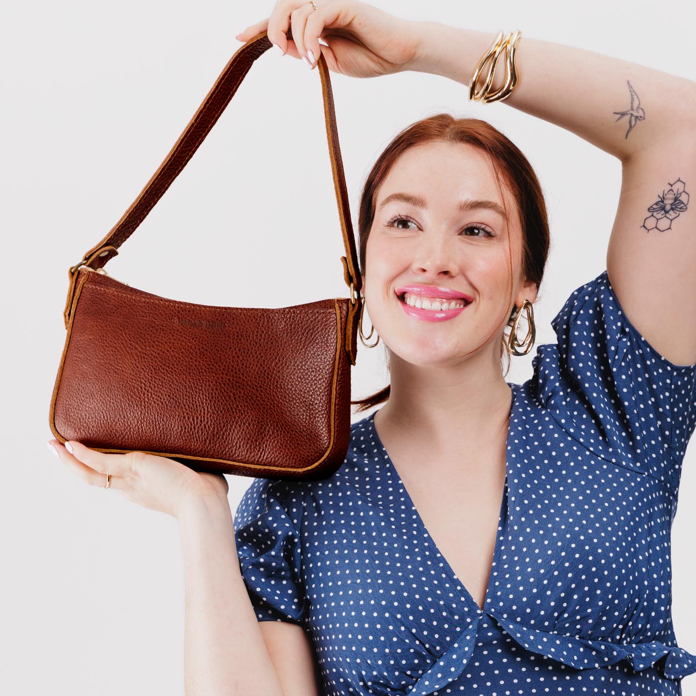 Nutmeg*Small | Petite bean shaped shoulder bag with a zipper closure