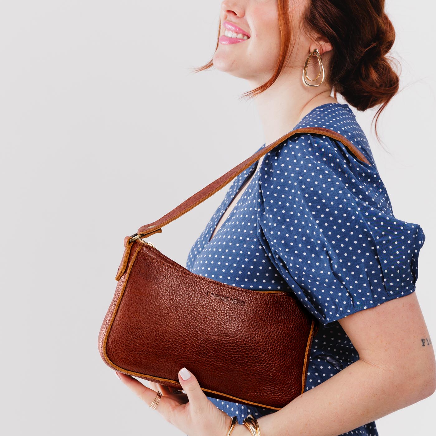 Nutmeg*Small | Petite bean shaped shoulder bag with a zipper closure