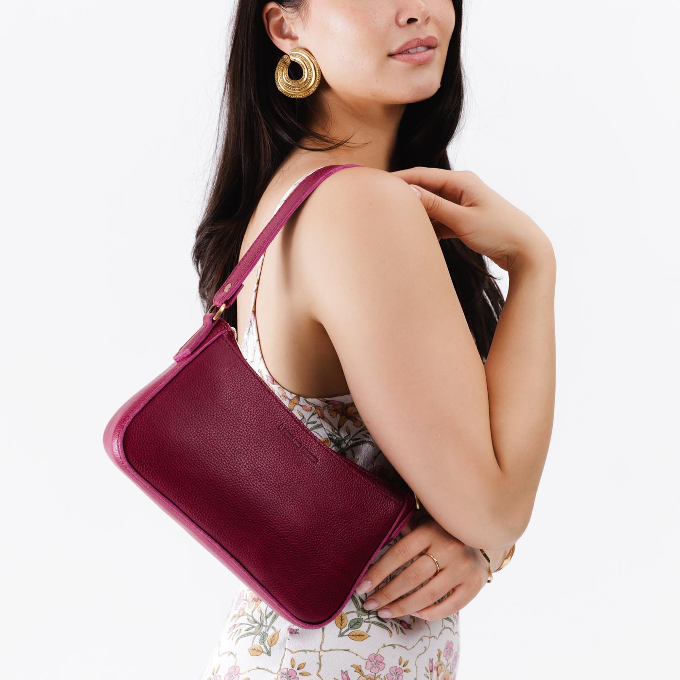 Orchid*Small | Petite bean shaped shoulder bag with a zipper closure