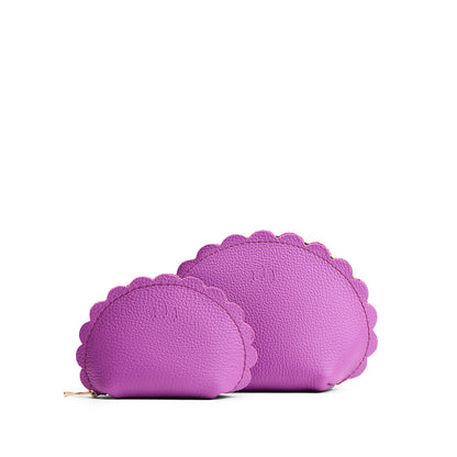 Cattleya | Curved leather pouch with zipper and scalloped edges
