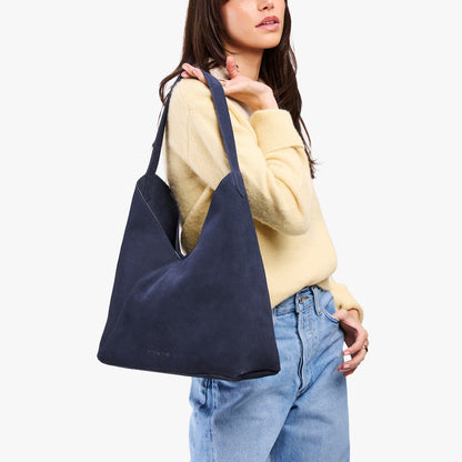 Alaska Blue*Oversized | Model wearing large shoulder bag with magnetic snap