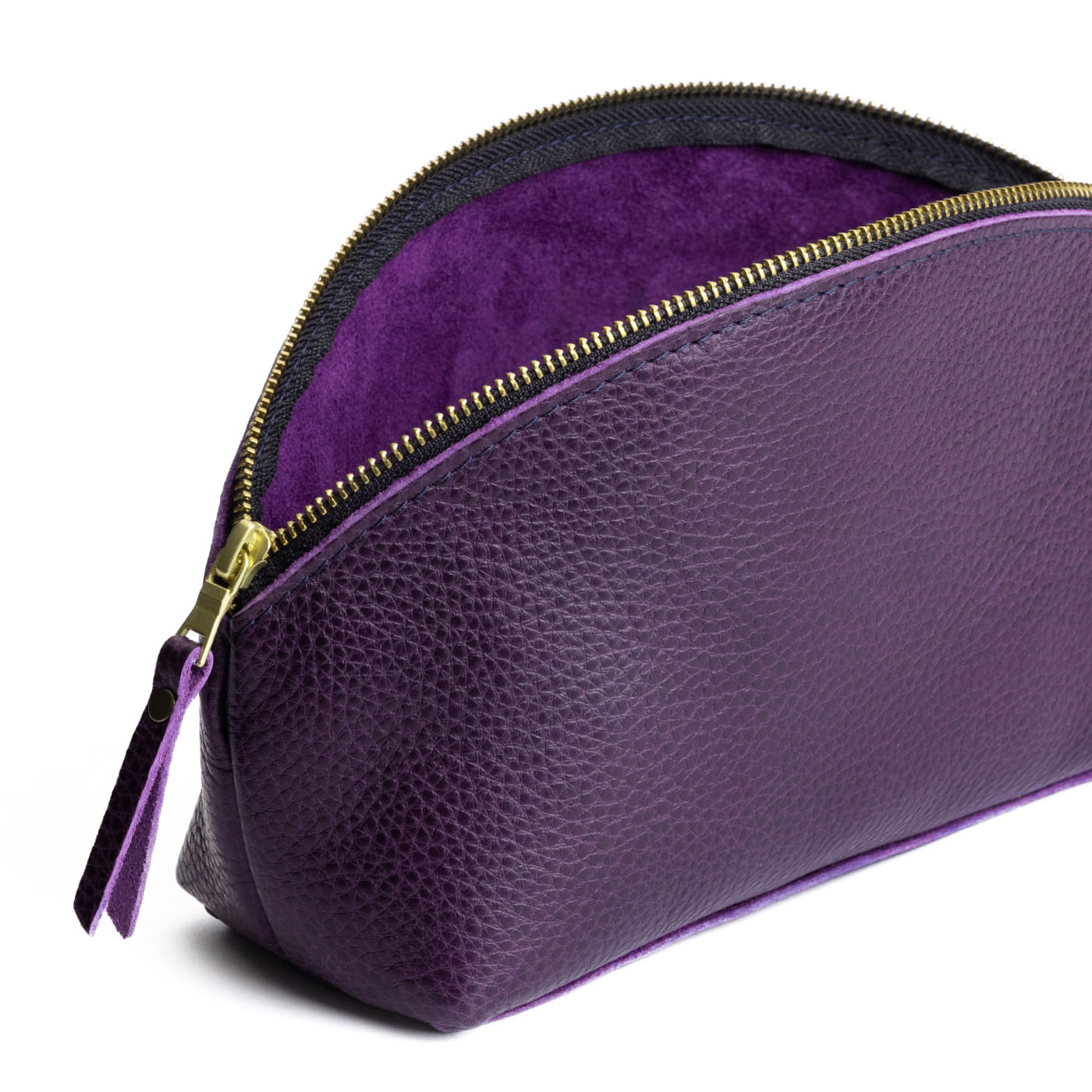 Empire | Spacious leather makeup bag with curved seams and top zipper open