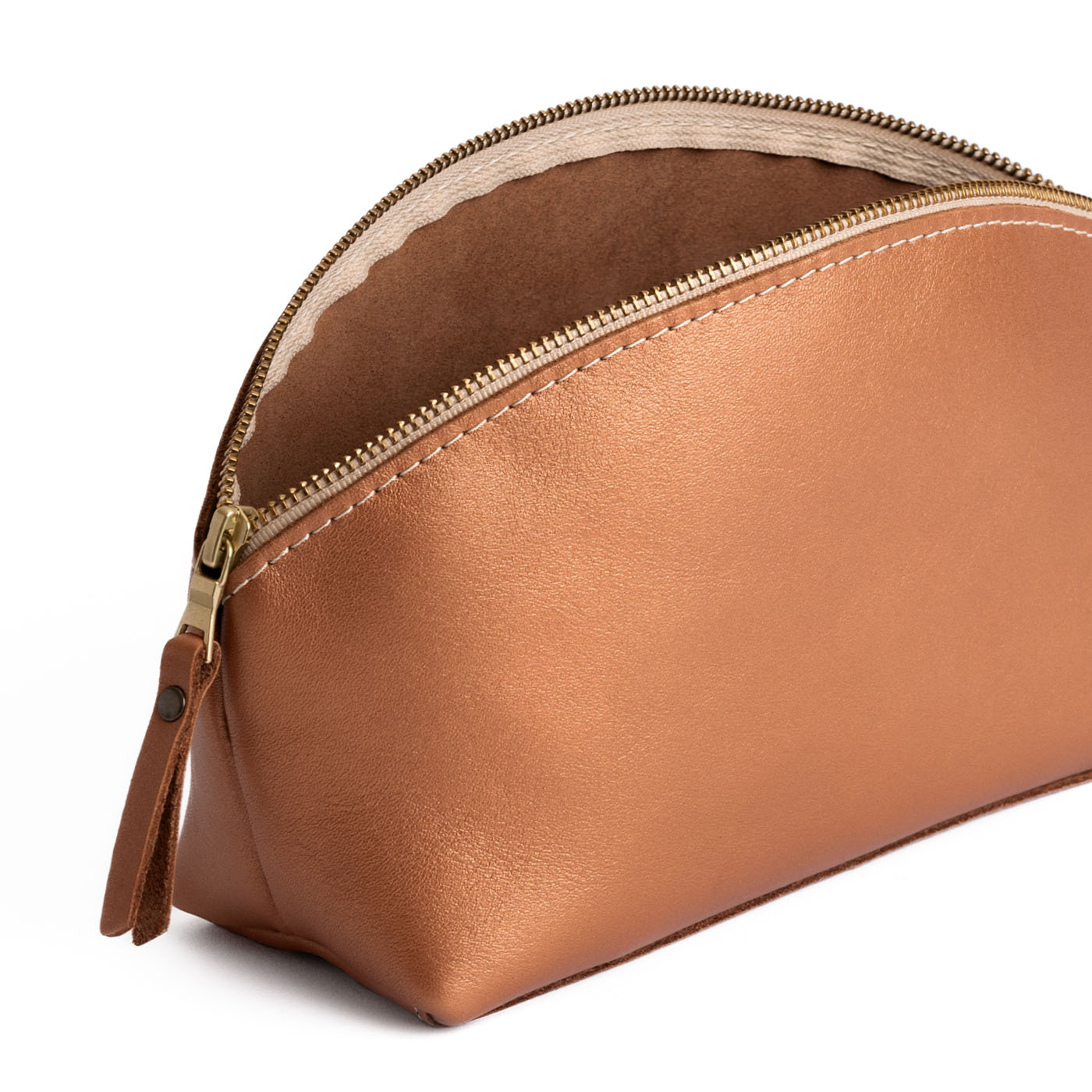 Hava | Spacious leather makeup bag with curved seams and top zipper open