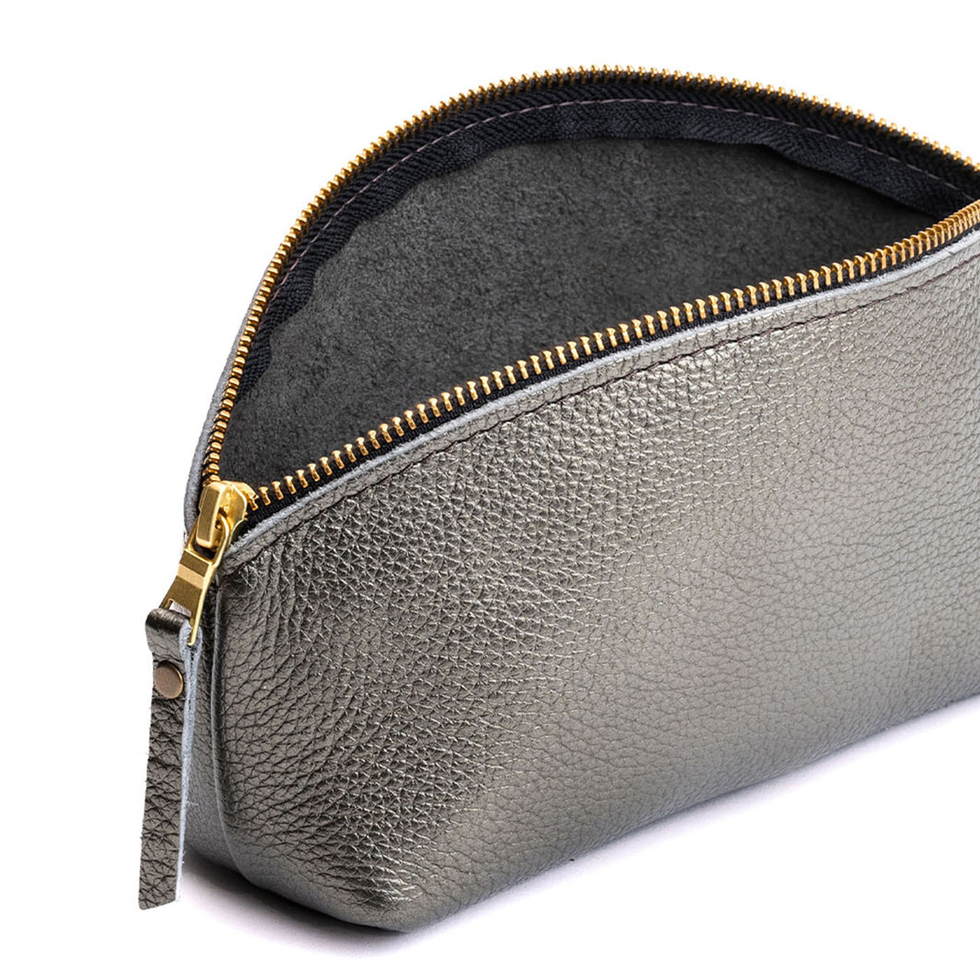 Stardust | Spacious leather makeup bag with curved seams and top zipper open