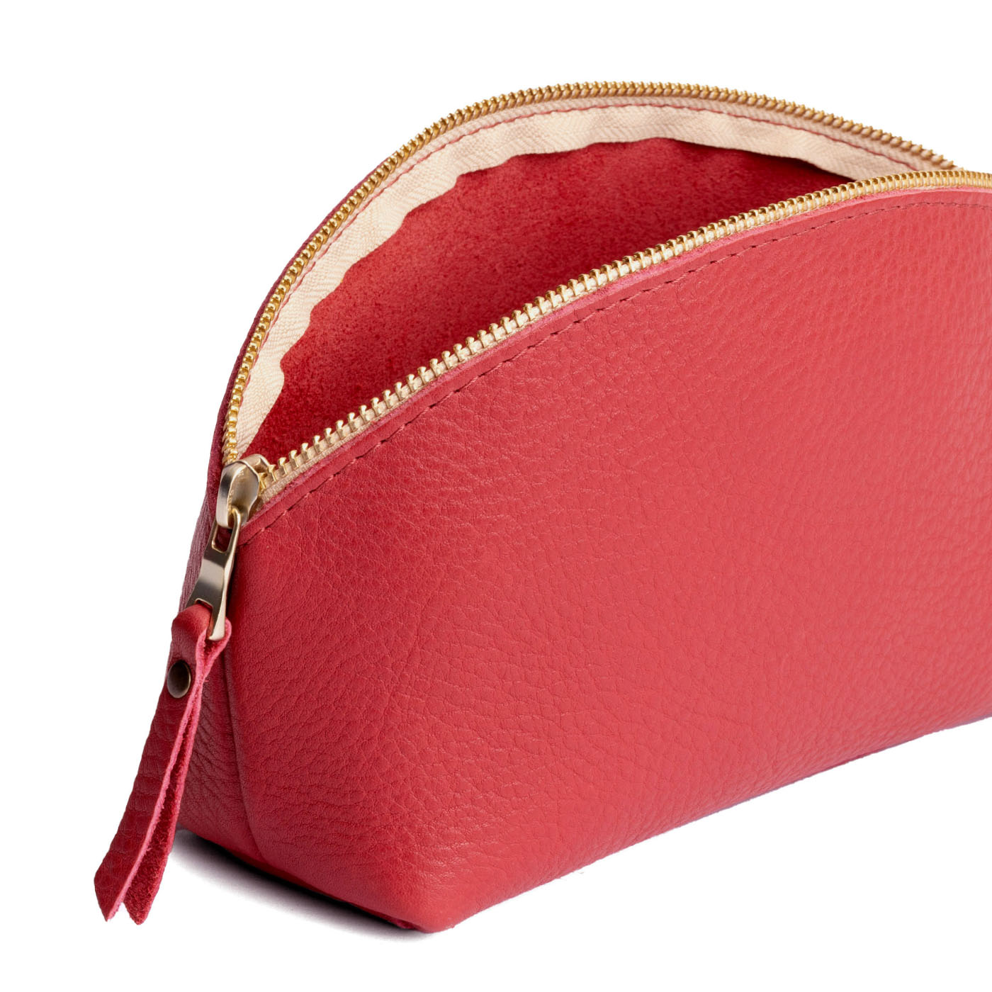 Sugar | Spacious leather makeup bag with curved seams and top zipper open